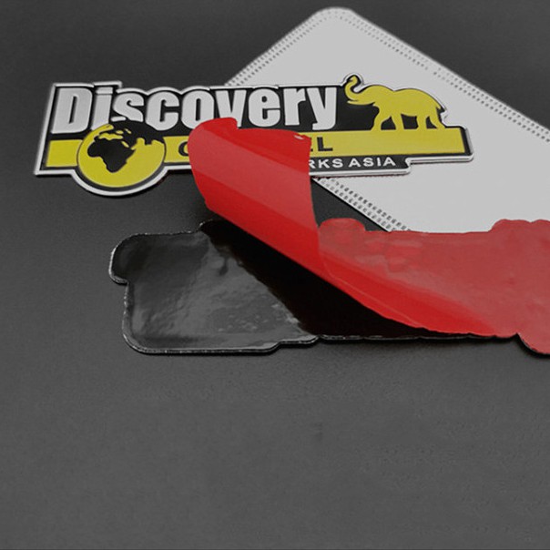 Tem nhôm dán xe Discovery 12x3.5cm
