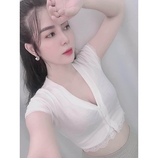 Áo croptop viền ren