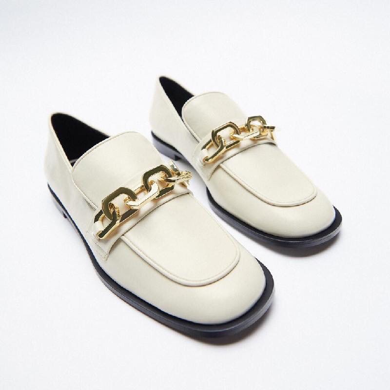 Giày mọi da trơn mũi gắn xích