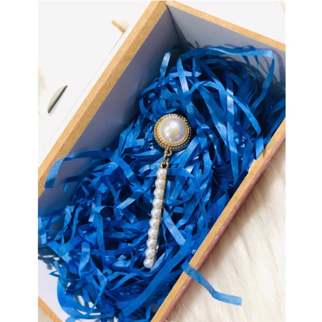 Cài áo thả hình que đính hạt. Dài 8cm