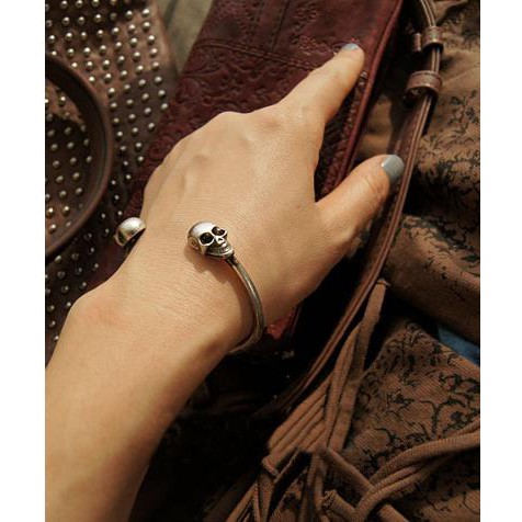 Vòng tay hợp kim hình đầu lâu phong cách gothic cá tính