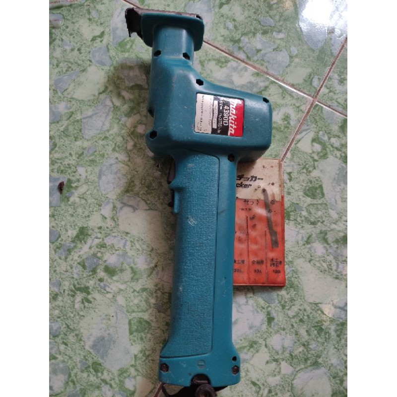 cưa kiếm bãi .MAKITA