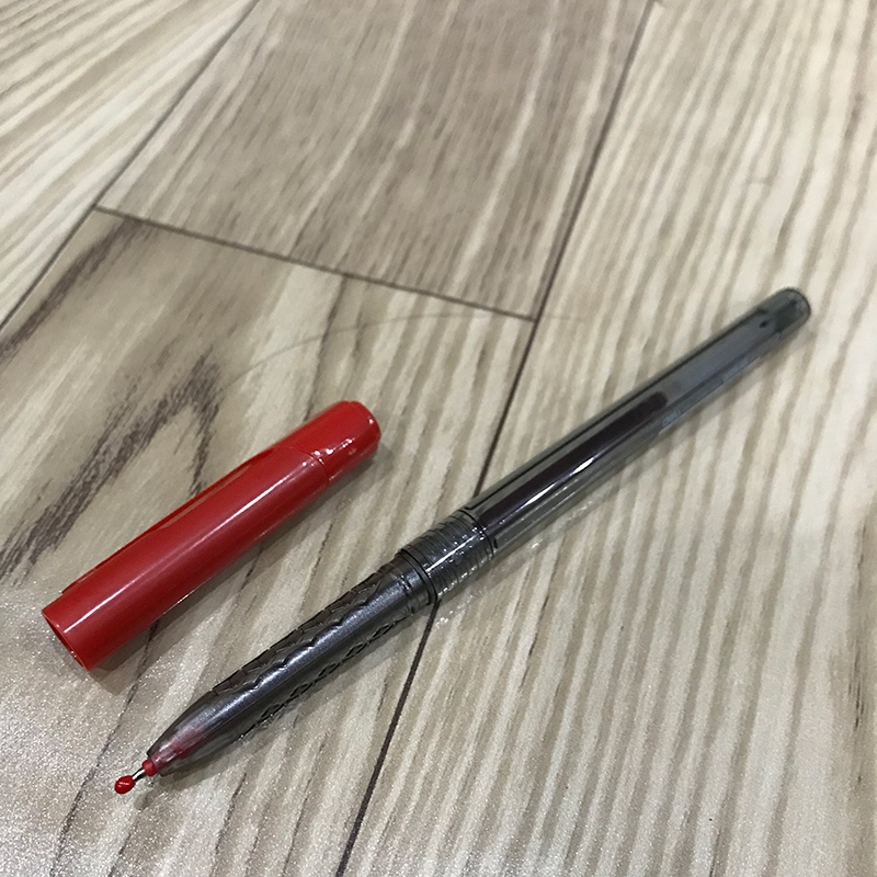 Bút Bi Dầu Nắp Đậy Deli Q00940 Arrow 0.7Mm - Đỏ