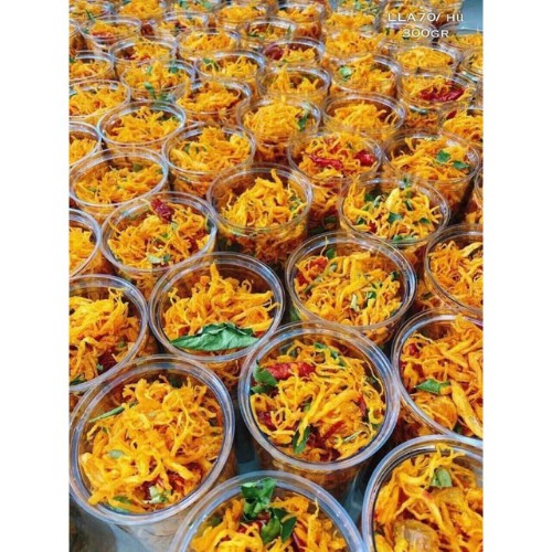 Khô gà lá chanh, khô gà ăn vặt hũ 300g | BigBuy360 - bigbuy360.vn