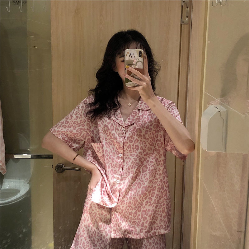 Bộ đồ ngủ ngắn tay họa tiết da báo dễ thương cho nữ