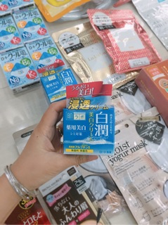 Kem dưỡng trắng da hada labo