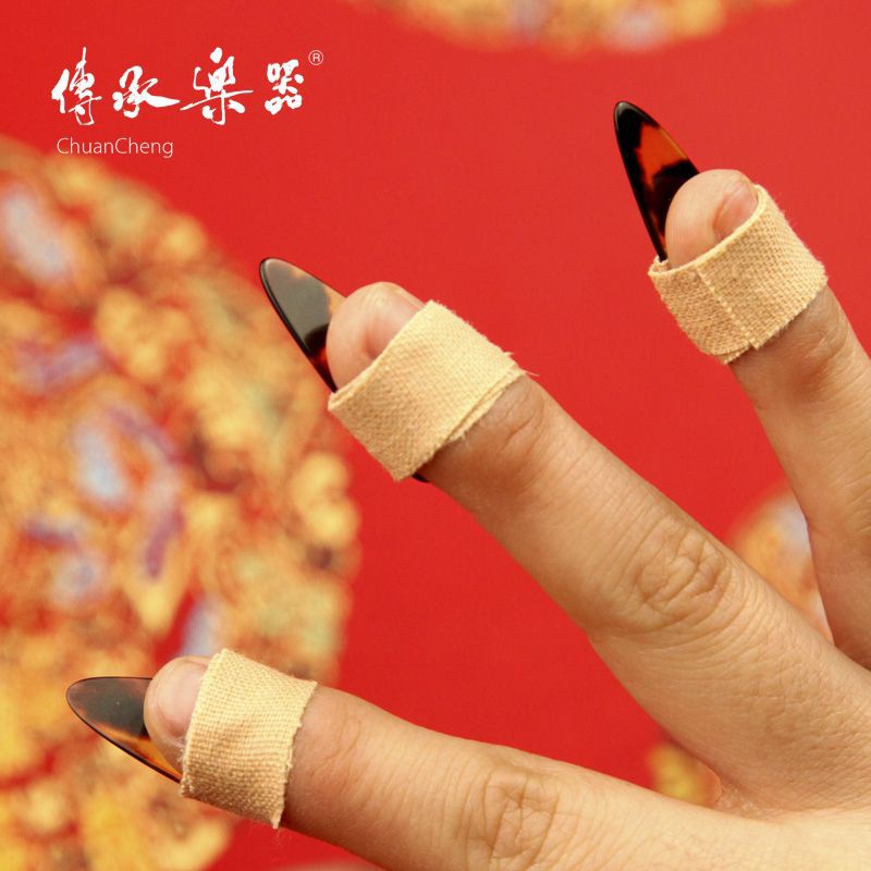 Móng Guzheng lõm, loại tốt. có hộp đựng. Thương hiệu ChuanCheng hành chính hãng. Móng dễ vê . ít tạp âm