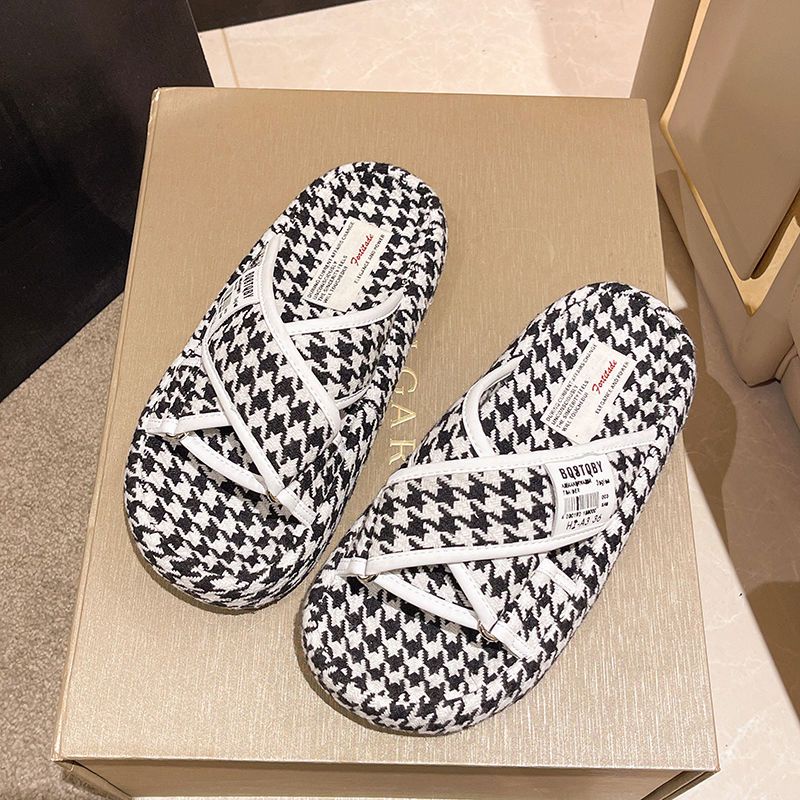 Giày Đi Biển Đế Dày Quai Chéo Bằng Da Lộn Hàng Mới Dành Cho Bạn Nữ TTH351