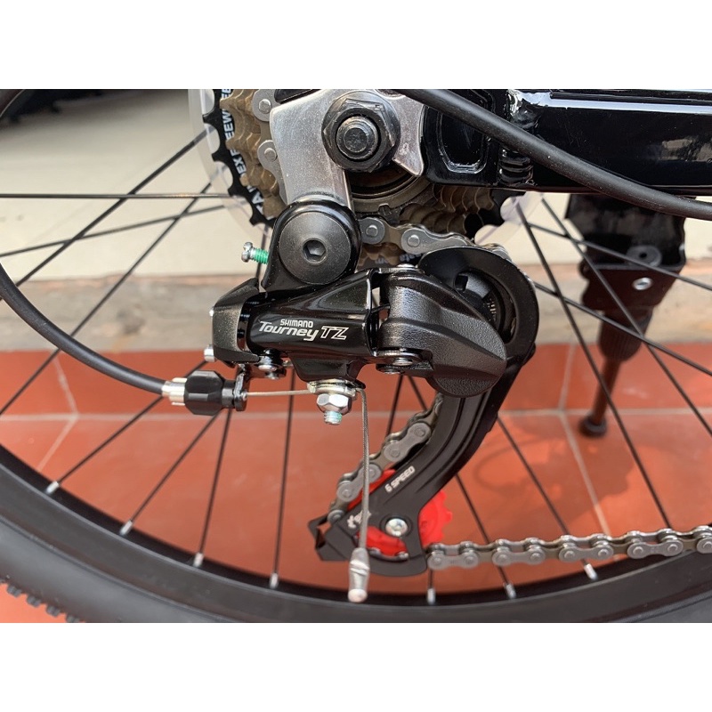 Xe đạp thể thao California 200CC nhập khẩu chính hãng cao cấp.Khung hợp kim nhôm không mối hàn.Bộ chuyển động Shimano.