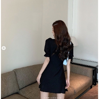 Đầm đen cổ vuông basic ✨