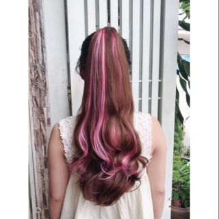 Tóc ngoặm xoăn dài móc line hồng