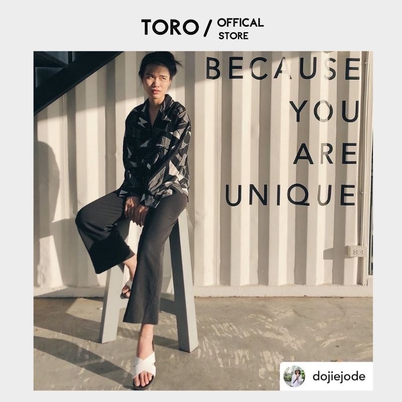 Dép da nam nữ  quai chéo Toro chất liệu da bò cao cấp , màu trắng đế cao su non T01