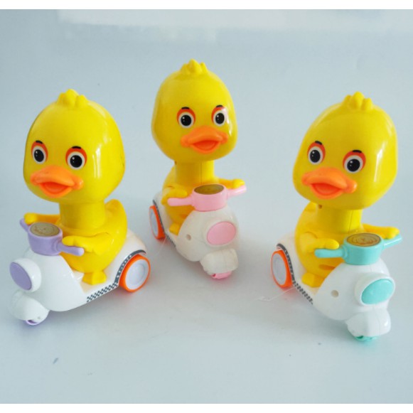 Vịt chạy xe vespa