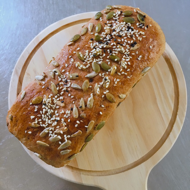 Bánh mì nguyên cám hạt