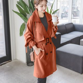 Áo khoác nữ dài qua mông màu cam có túi chéo