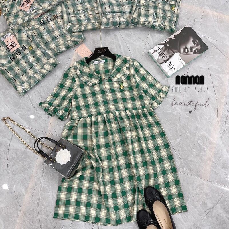 Váy kẻ thêu quả dứa cổ bẻ dáng babydoll fom rộng