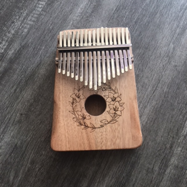 Đàn kalimba gỗ có tặng kèm phụ kiện cho người mới ( búa gõ chỉnh phím, bao đựng,....)