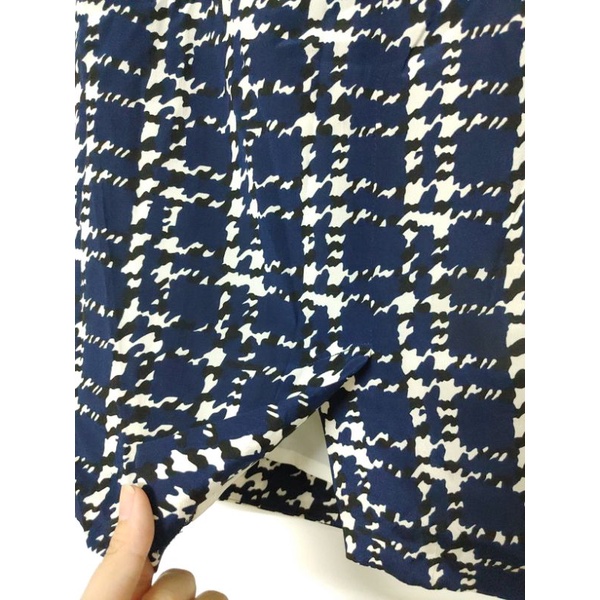 Chân váy caro eo 74 dài 52 xẻ sau si hiệu