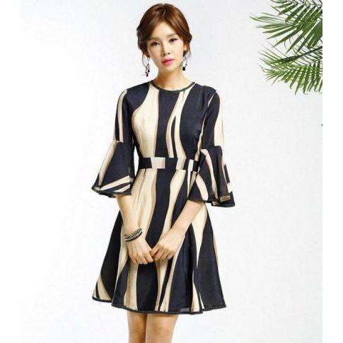 Đầm xòe peplum cổ tau đính nút eo nhấn hoa A840