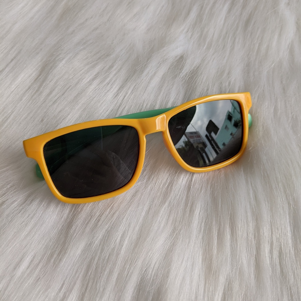 Kinh mát dành cho bé trai dáng mắt vuông mắt tròn