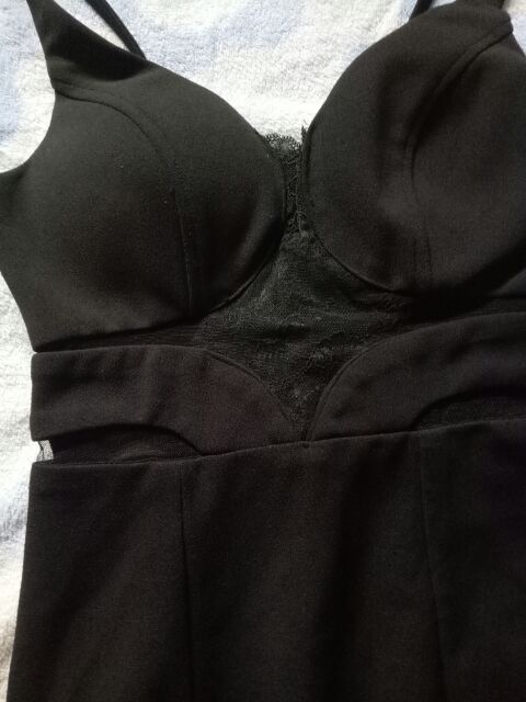 Đầm body đen ren