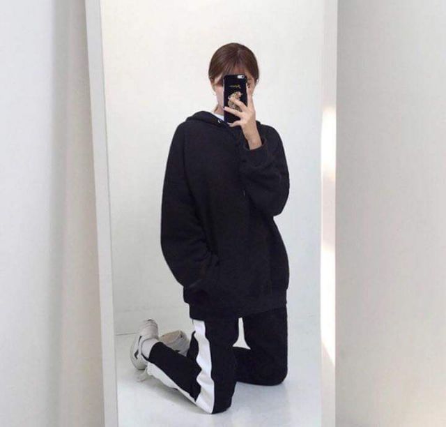 Hoodie nỉ basic đen tay dài túi bụng