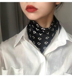 Khăn lụa vuông đơn giản. Size 70x70.