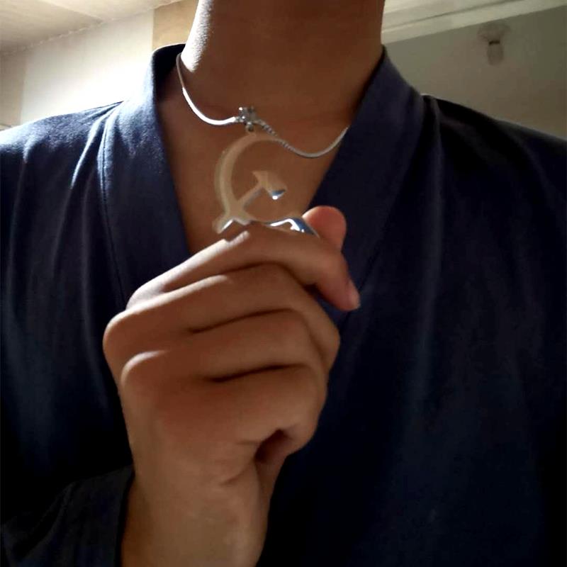 Vòng cổ Bằng Thép Titan Mặt Hình Búa Liềm Phong Cách hip-hop Cá Tính Cho Nam Và Nữ