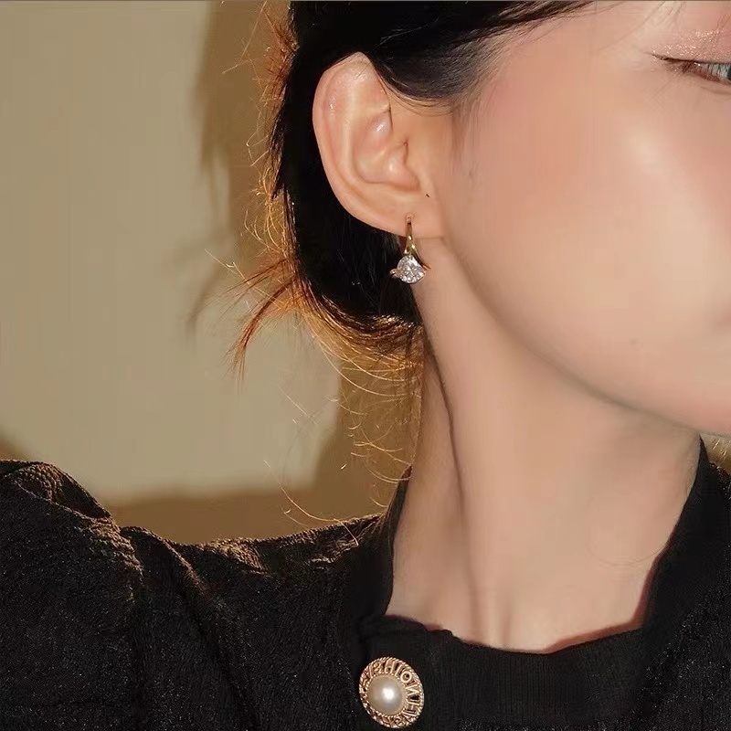 Bông Tai Hình Học Đính Kim Cương Phong Cách Mới Tinh Tế Thời Trang