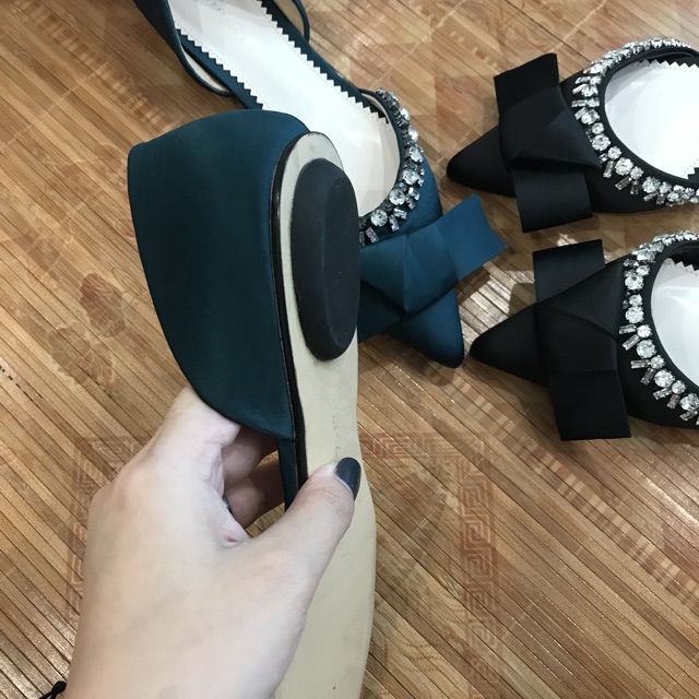 GUỐC NƠ ĐÁ