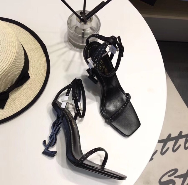 Sandal cao gót dây đinh mảnh cực sang-sẵn màu đỏ size 34