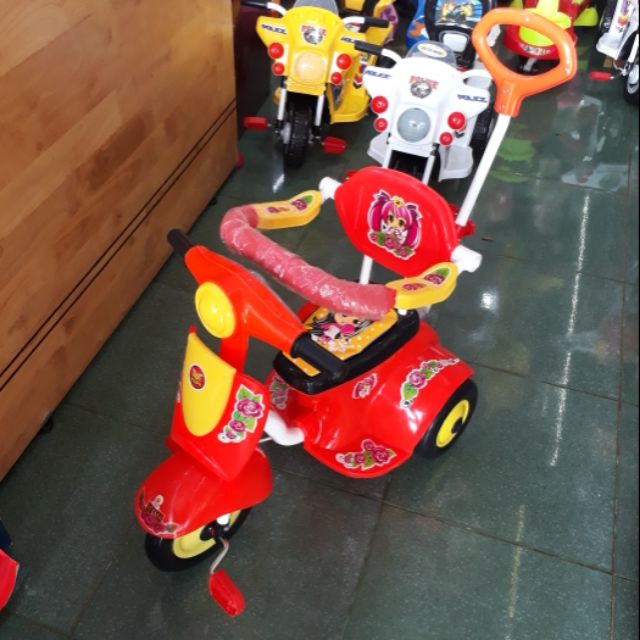 Xe vespa ba bánh có tay cầm, bảo hiểm