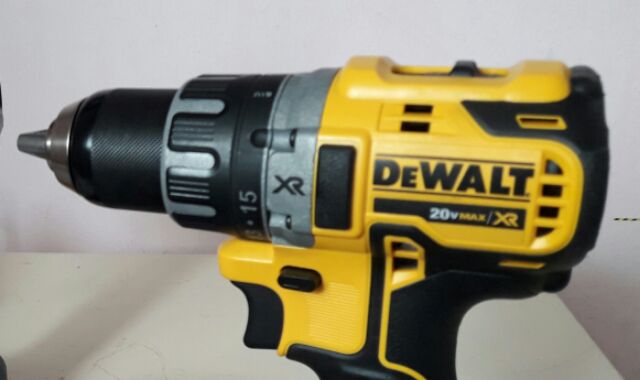 Máy khoan Dewalt mã máy 791 không chổi than( thân máy, không pin sạc)