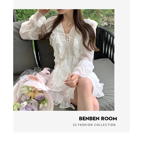 White lotus leaf edge v-collar chiffon dress a woman with long sleeves in summer shows a thin temperament and a short skirt in her first love.