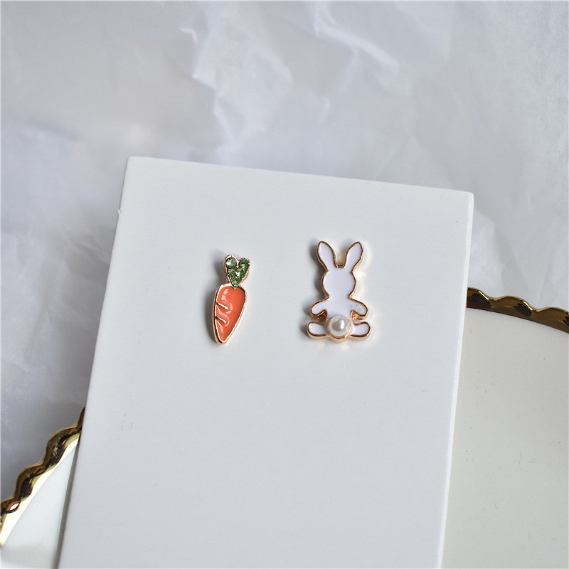 Hoa tai thỏ trắng, cà rốt