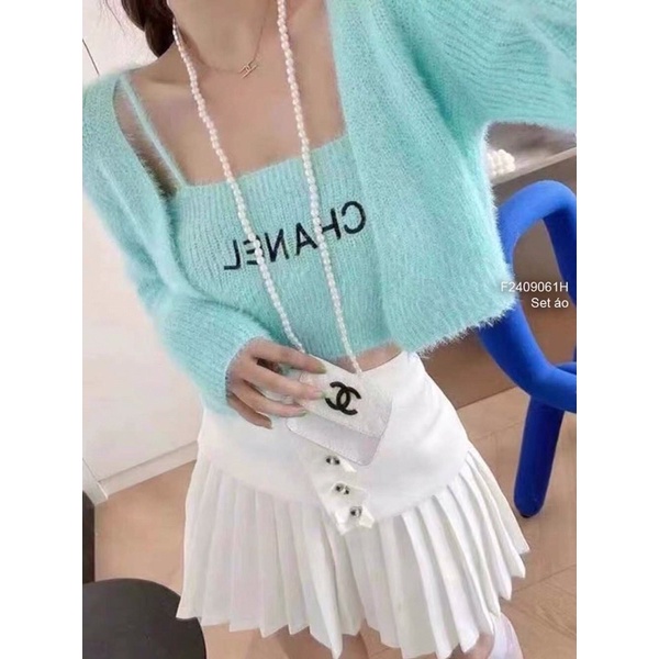 Set Len lông Áo khoác logo dài tay ngoài kèm áo croptop hai dây chữ TT2409