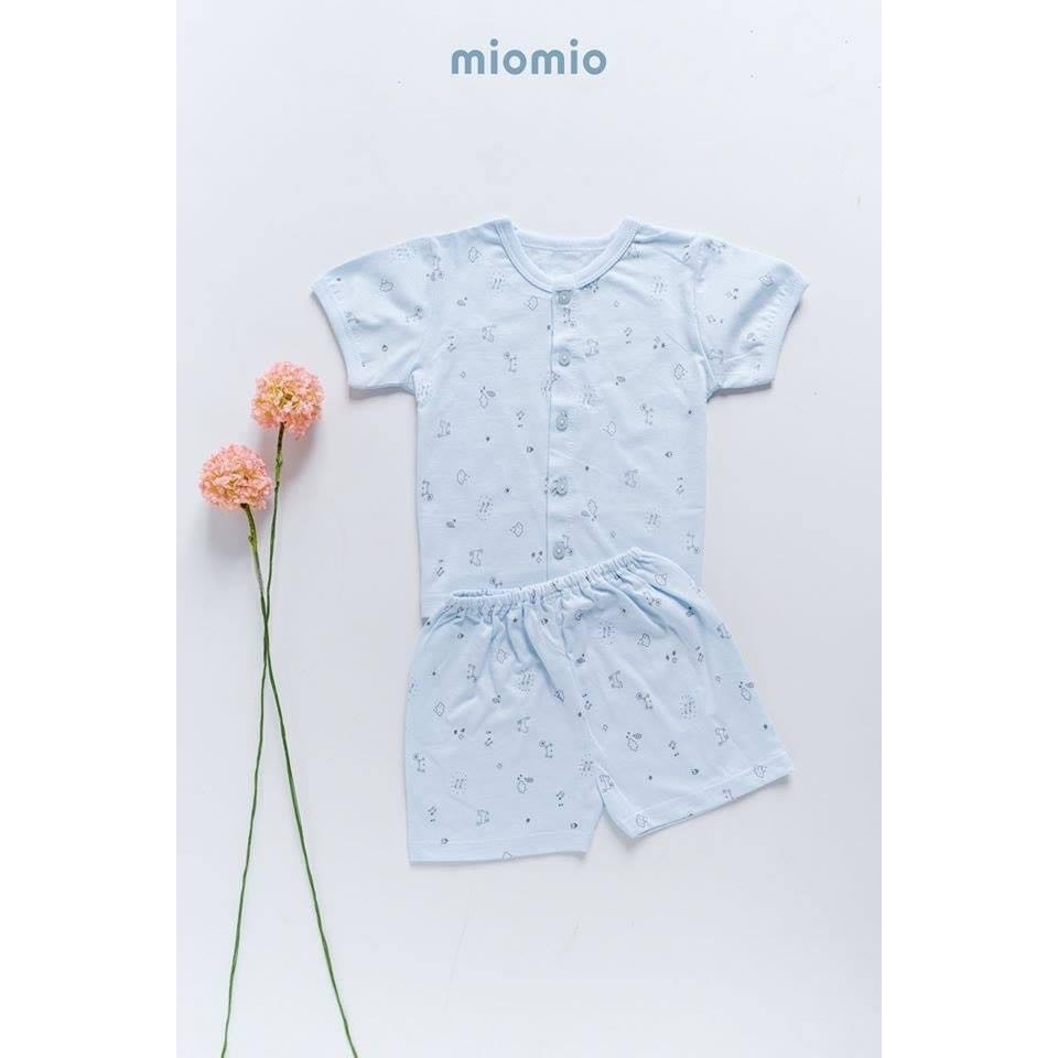 Bộ cộc tay cài thẳng Mio 2021 chất cotton mỏng cho bé từ sinh đến 6 tháng.