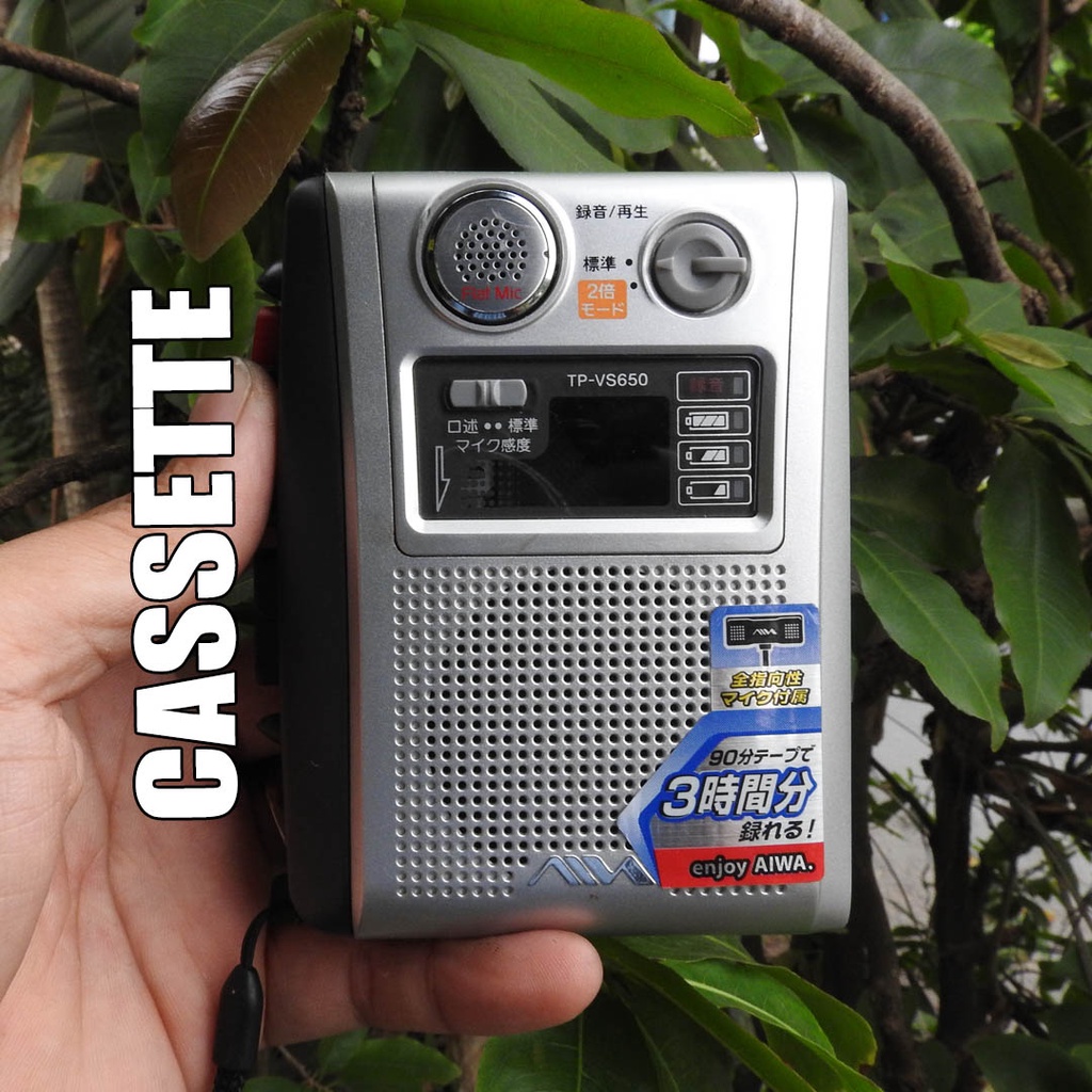 Máy nghe nhạc Cassette AIWA TP-VS650 có loa ngoài máy còn khá mới sáng kiểu dáng đẹp