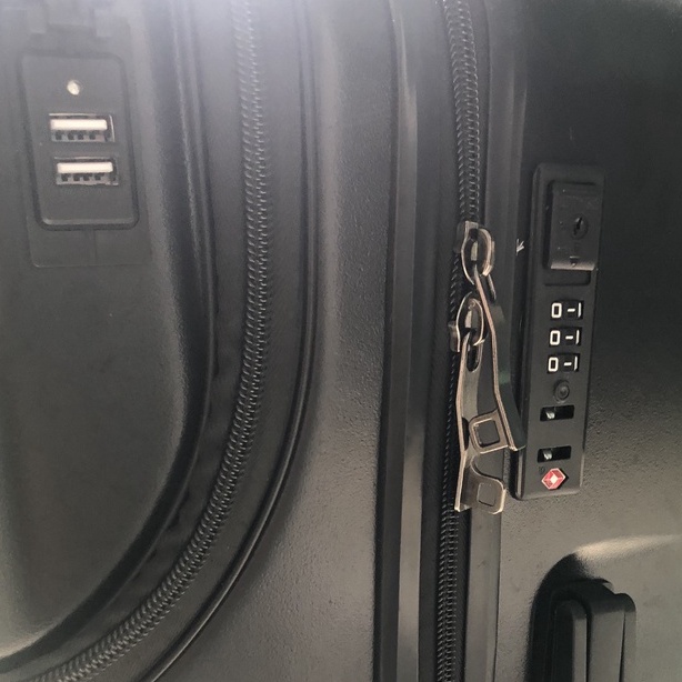 Vali hàng nhập khẩu 2022 tích hợp sạc dự phòng, cổng sạc USB tiện lợi