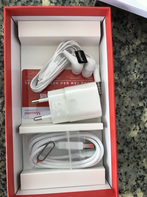 Điện thoại Smartphone Masstel Juno Q6 kiểu dáng Ipx màn hình 5 inch ram 1Gb Rom 8Gb chơi game LQ cực đã+ kèm bao da | BigBuy360 - bigbuy360.vn