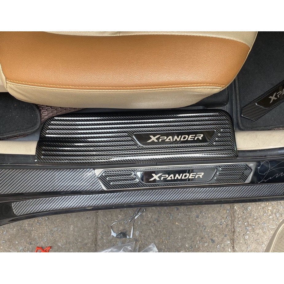 Ốp bậc cửa, bậc cốp Mitsubishi Xpander Vân Carbon Cao Cấp Hàng chữ Đẹp