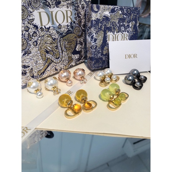 Khuyên tai dior thời trang