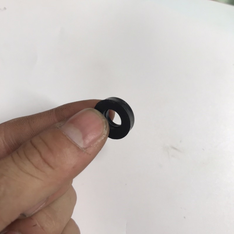 Long đen nhựa đen chống rung gắn xe máy, xe đạp điện