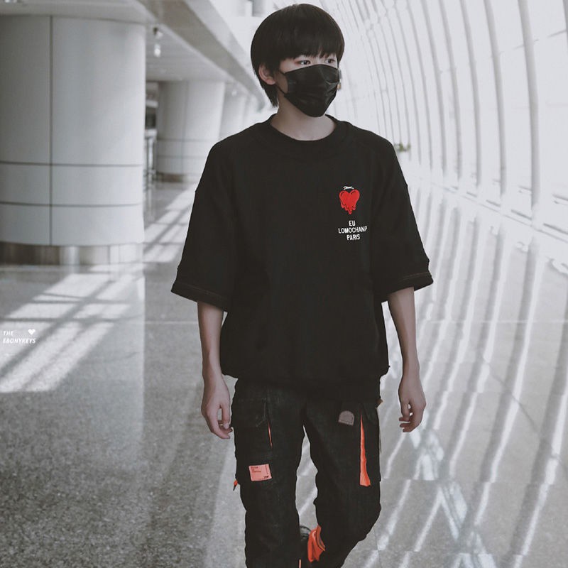 Áo phông TNT màu đen màu trắng