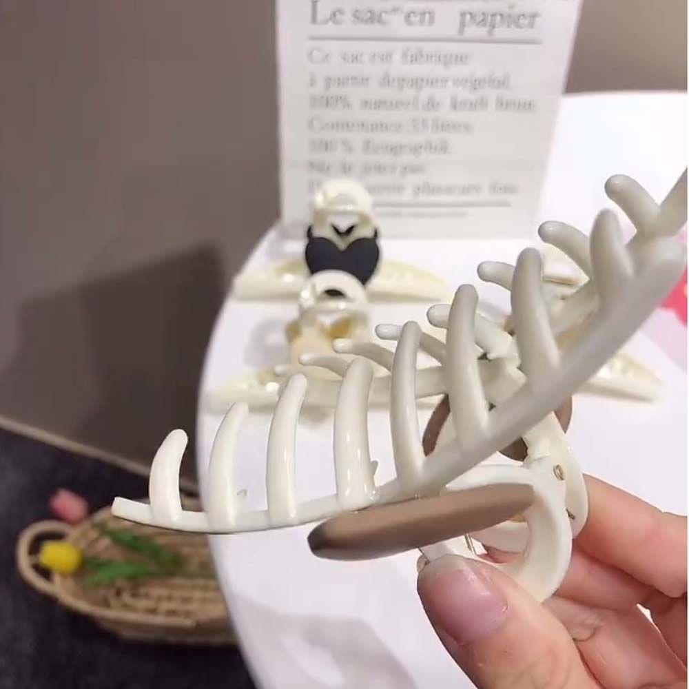 Kẹp Tóc Hình Trái Tim Màu Đen / Be Thời Trang Hàn Quốc Xinh Xắn Cho Nữ WMES15H