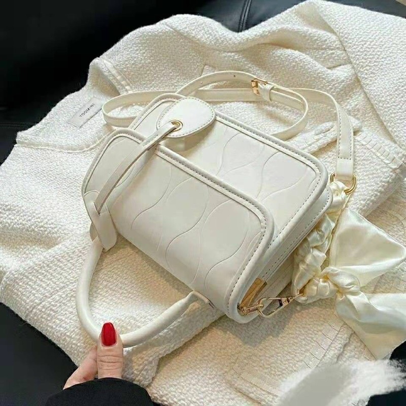 TÚI ĐEO CHÉO MÀU TRẮNG TIỂU THƯ SANG CHẢNH