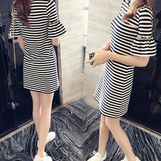 Váy Kẻ Ngang Tay Loe