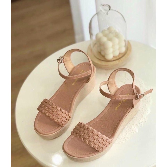 Xuồng 5cm quai ngang siêu xinh, màu hồng nude tôn da dã man. Đế thấp dễ đi mặc set gì cũng xinh