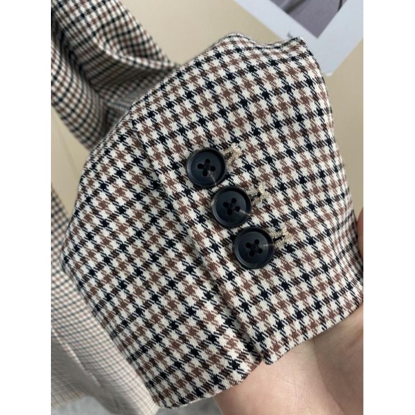 Áo blazer kẻ caro nâu MNG