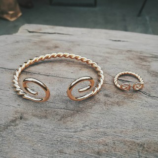 Bộ vòng và nhẫn hoa du ký vàng